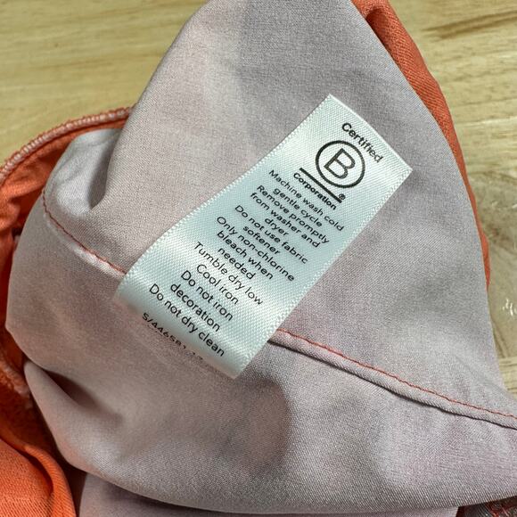 Athleta Printed Mesh Racer Run 4" Shorts Multi Color Women's Size Large NWOT - Picture 7 of 10